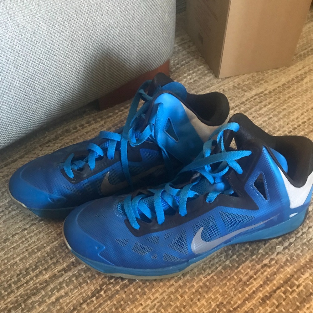 Blue Nike hyper venom basketball shoes